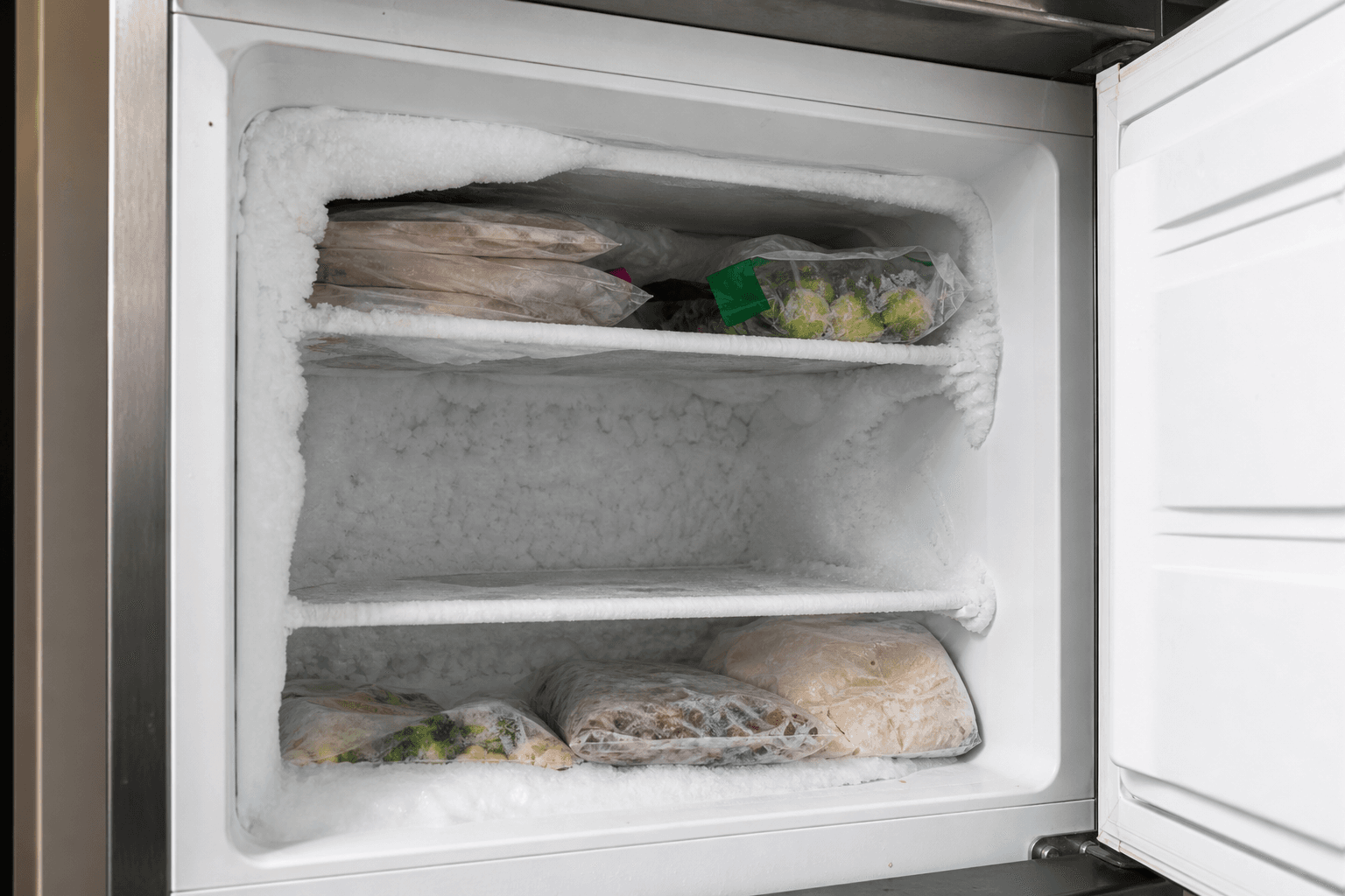 Geladeira frost free acumulando gelo: por que acontece